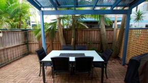 Byron Bay Accom Unit 3 41 Childe Street - Belongil Beach Apartment